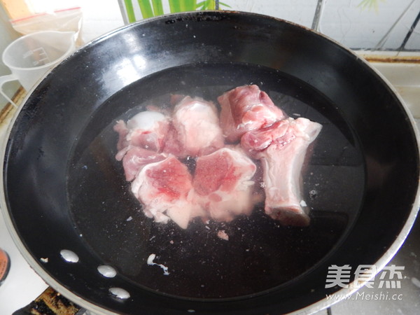 Tomato Pork Ribs Hot Pot recipe