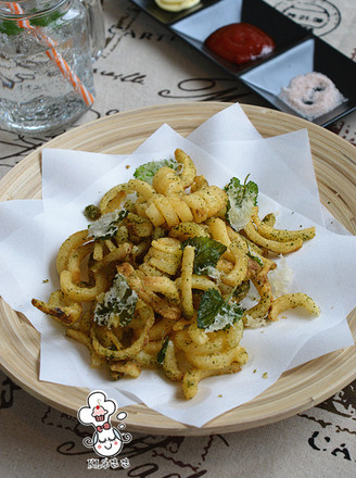 Spiral French Fries with Seaweed and Mint Leaf