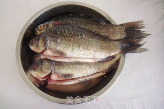 Homemade Braised Small Crucian Carp recipe