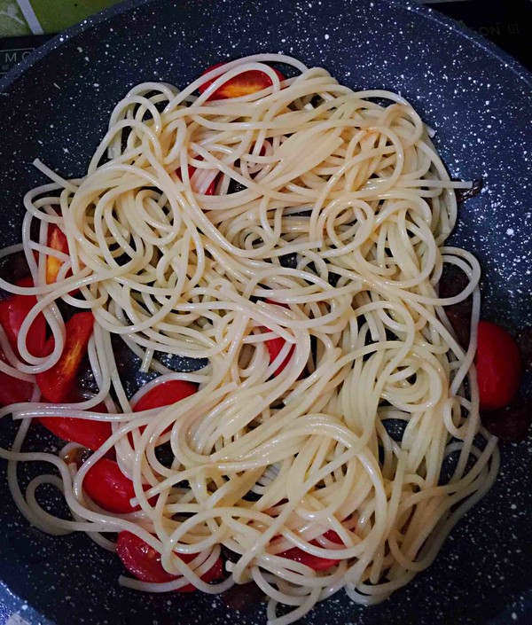 Pasta with Sausage, Avocado and Tomato recipe