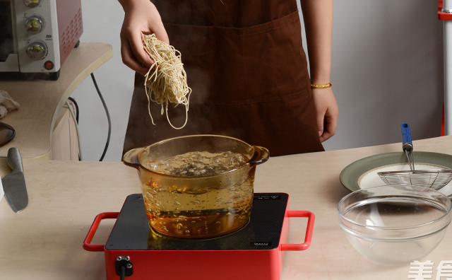 Spicy Pork Sauce Noodles recipe