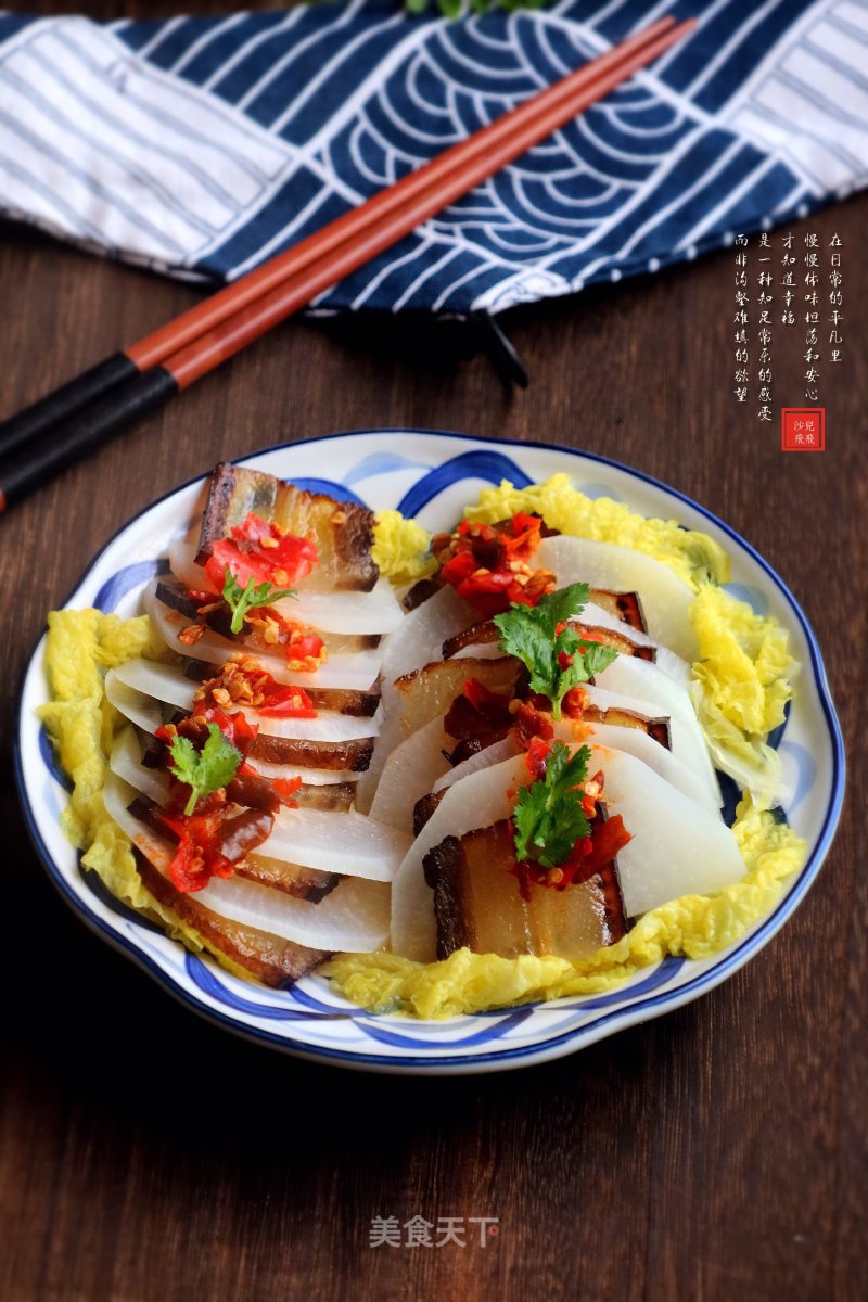 Steamed Bacon with Chopped Pepper and Radish recipe