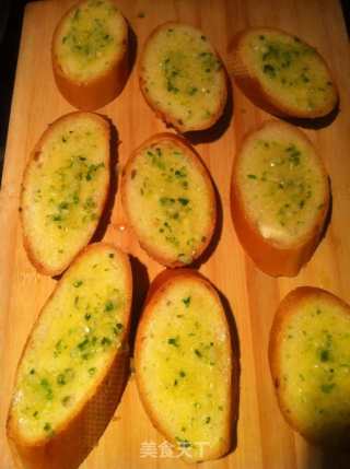 Garlic Bread ~ Fragrant and Crunchy recipe