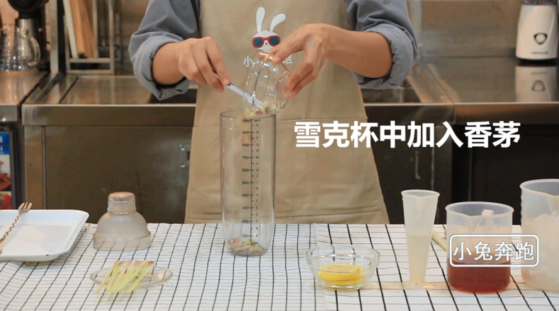 The Method of Net Celebrity Drink Lemongrass Lemon Tea-bunny Running Milk recipe