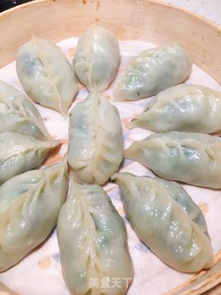 Steamed Dumplings with Seasonal Vegetables and Hot Noodles recipe