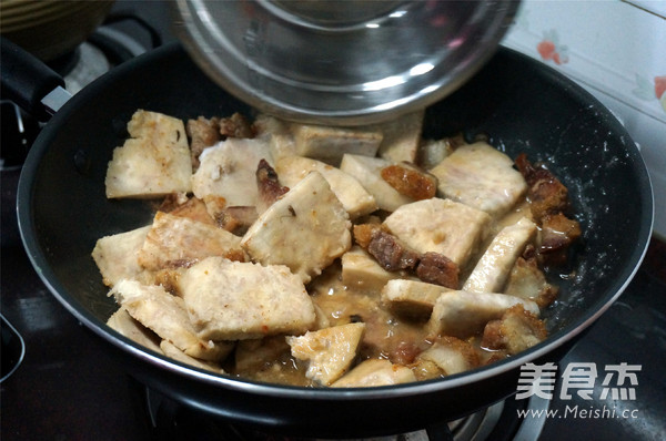 Roasted Pork and Taro Pot recipe