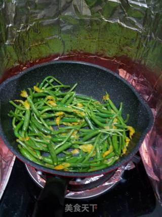 Stir-fried Cucumber Flowers with Minced Garlic recipe