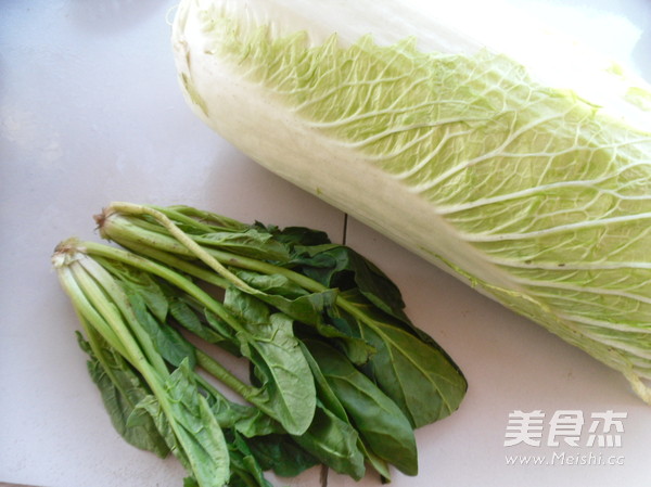 Stir-fried Cabbage Strips with Spinach Stem recipe