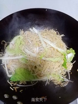 Fried Noodles with Egg and Pork recipe