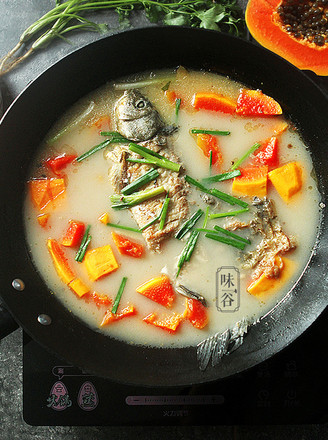 Papaya Crucian Carp Soup recipe