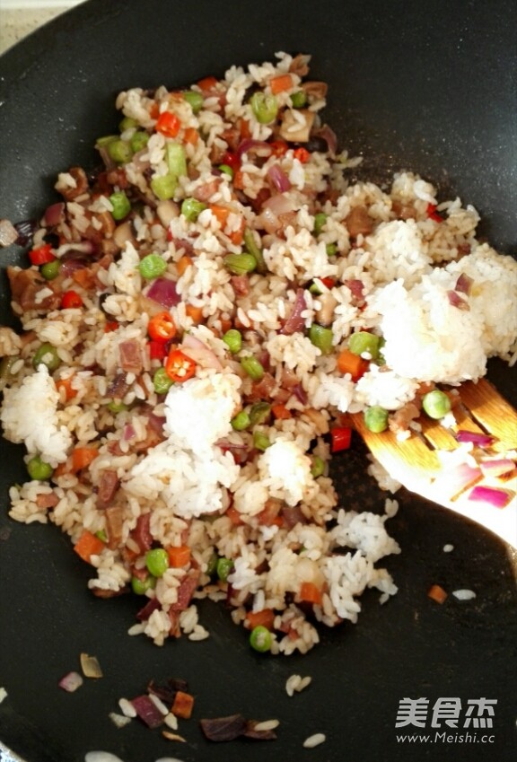 Fried Rice with Sausage, Shiitake Mushroom and Dried Radish recipe