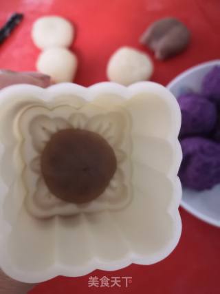 Two-color Snowy Mooncake with Purple Sweet Potato Stuffing recipe