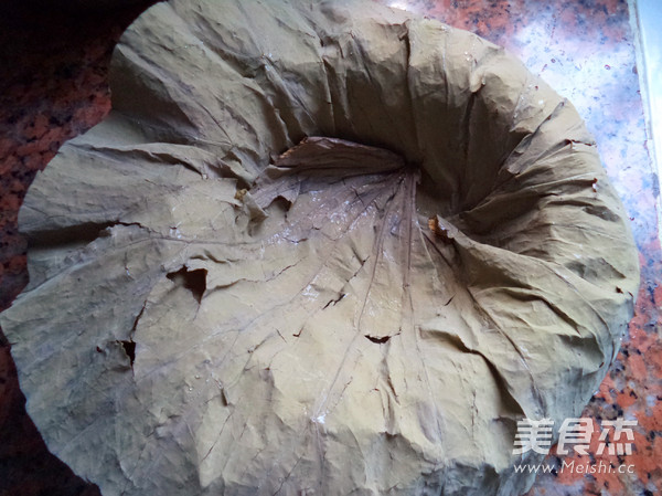 Steamed Chicken with Lotus Leaf recipe