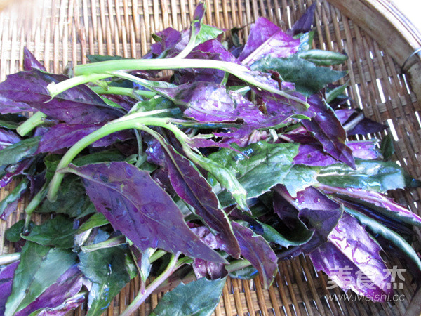Fried Purple Back Vegetable with Lily recipe