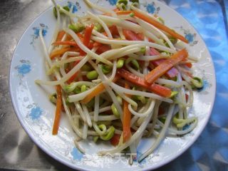 Bean Sprouts and Crucian Carp Soup recipe