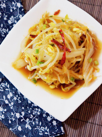 Bean Sprouts Mixed with Cabbage Shreds recipe