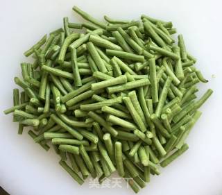 Stir-fried Pork Belly with Cowpeas recipe