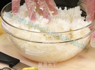 Japanese Style Two-color Delicious Seaweed Shaped Rice Ball recipe