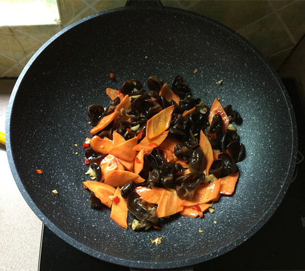 Fried Broccoli with Black Fungus recipe