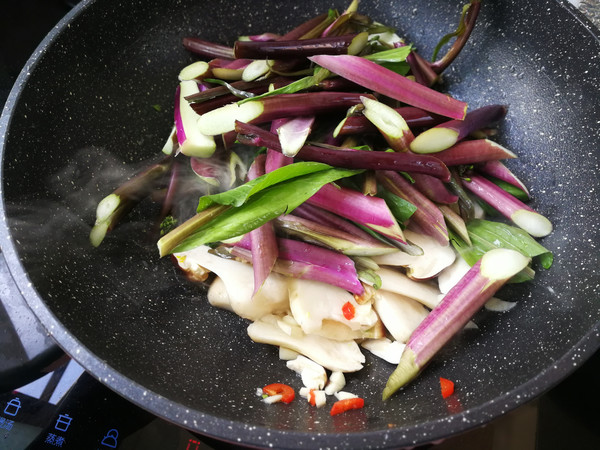Stir-fried Red Cabbage Moss with Matsutake recipe