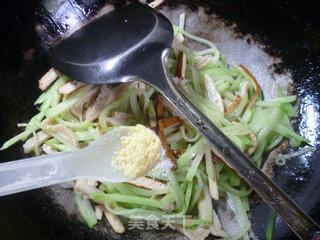 Stir-fried Chayote with Fragrant Dried Pork Belly recipe