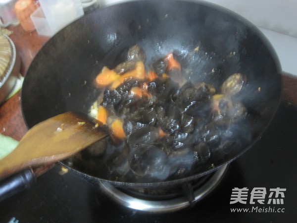 Black Sausage Stir-fried Puquat recipe