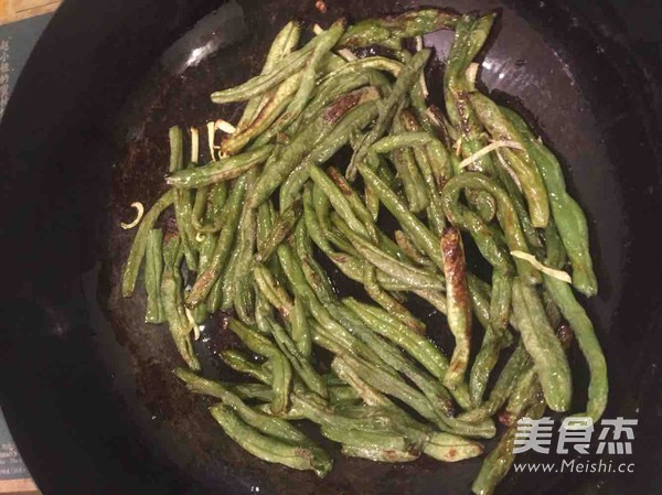 Fuel-efficient Version of Dry-fried Green Beans recipe