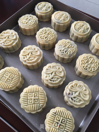 Cantonese-style Moon Cake with Red Bean and Egg Yolk Filling recipe