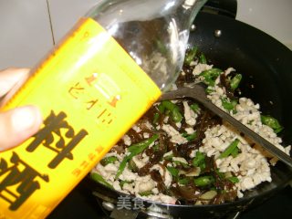 [little Daughter-in-law’s Home Cooking]-shredded Chicken with Pepper and Fungus recipe