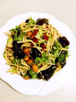 Coriander Fungus Mixed with Dried Shreds recipe