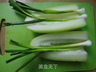 Fried Garlic Sprouts with Zucchini recipe