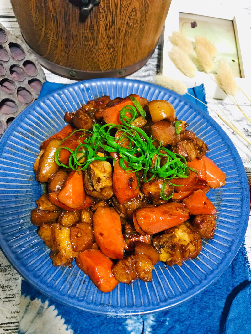 Braised Pork Feet with Carrots recipe