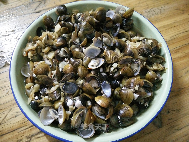 Steamed Yellow Sand Clam with Garlic Pepper recipe