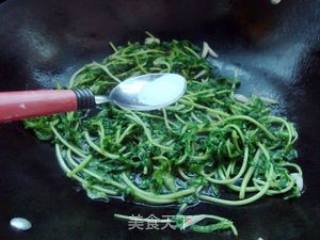 Stir-fried Water Coriander recipe
