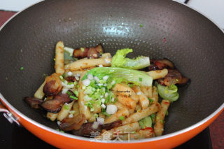 Stir-fried Rice Cake with Bacon recipe