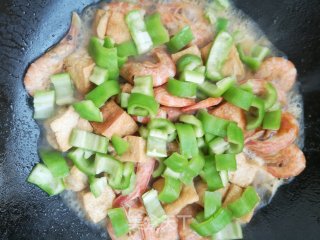 Braised Prawns with Green Peppers and Beans recipe