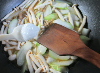 Mustard Shredded White Jade Mushroom Boiled to Bloom at Night recipe