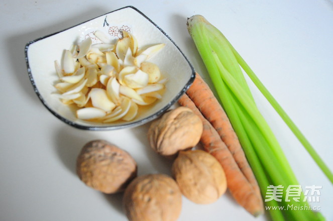 Walnut and Lily Vegetarian Stir-fry recipe