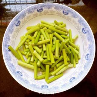 Stir-fried Pork with Garlic Sprouts recipe