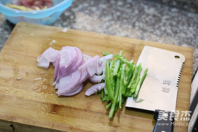 Stir-fried Beef with Black Pepper and Onion recipe