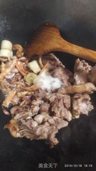 Braised Duck Meat with Lotus Seeds and Peanuts recipe