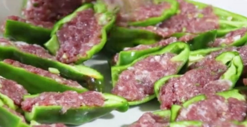 [green Pepper Wrapped Pork] Don’t Stir Fry The Green Peppers, Add The Meat to The Green Peppers recipe