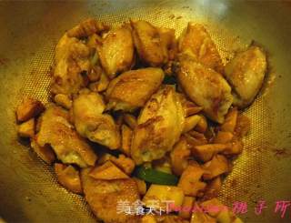 Braised Chicken Wings with Spring Bamboo Shoots in Oil recipe
