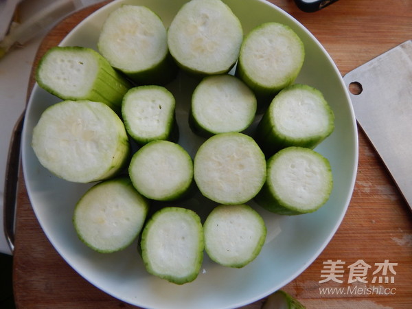 Steamed Loofah with Garlic recipe