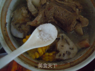 Autumn Anti-dryness Decoction-big Bone Lotus Root and Corn Soup recipe