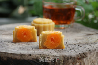 Cantonese-style Lotus Paste and Egg Yolk Mooncakes recipe