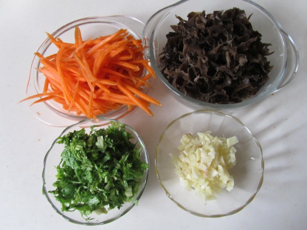 Black Fungus Mixed with Jellyfish recipe