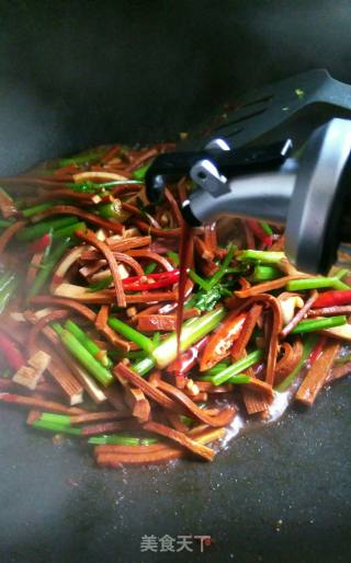 Celery Stir-fried Loose Thousands recipe