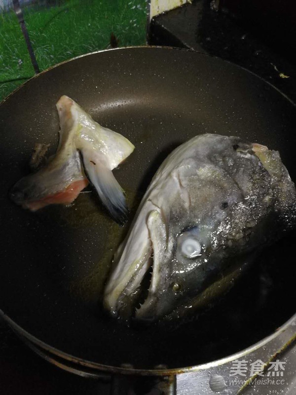 Grilled Salmon Head in Casserole recipe