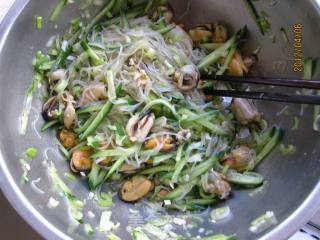 Cucumber Vermicelli Mixed with Sea Rainbow recipe